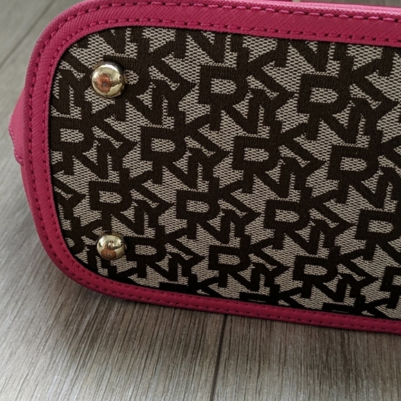 Purse by DKNY - Picture 6 of 7